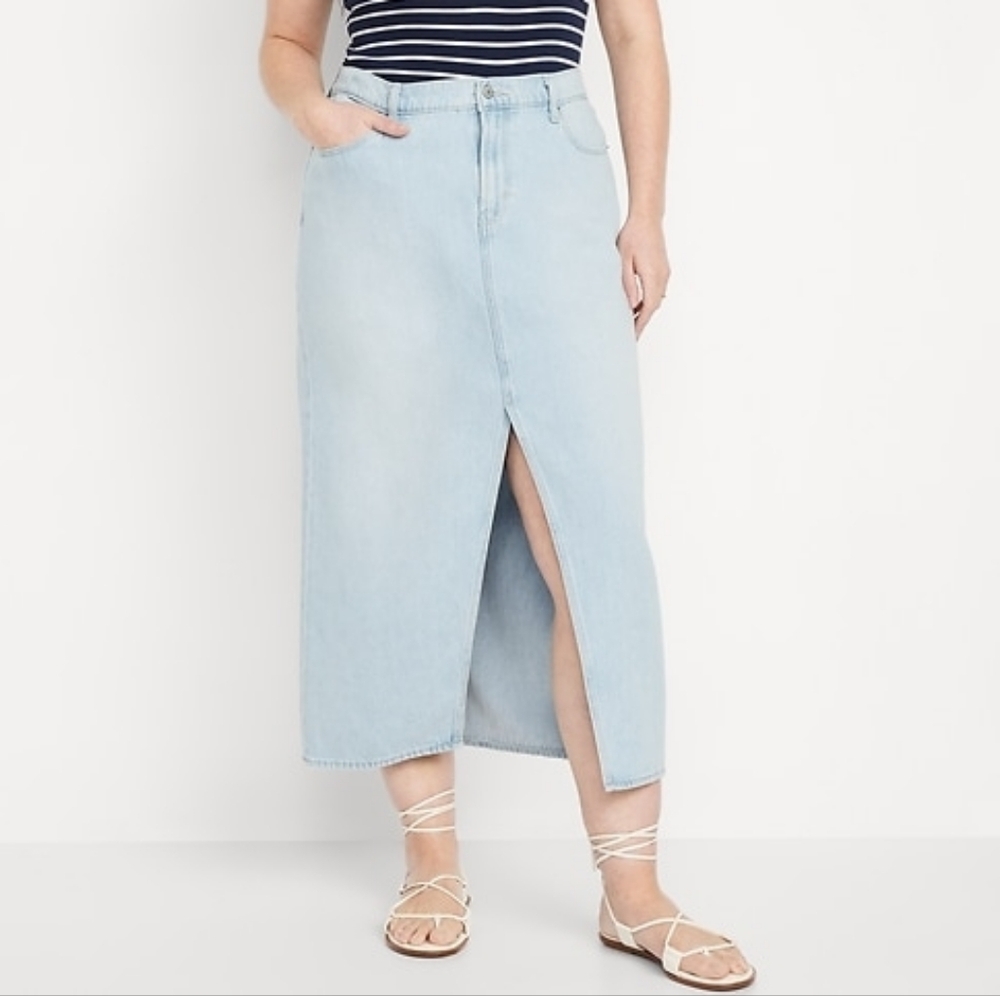 NWT Old Navy Light Wash Mid Rise Denim Midi Skirt With A Front Slit Size 8